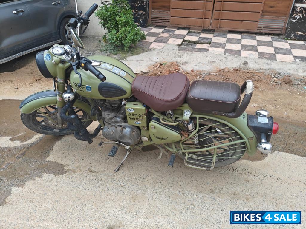 Pista Green Royal Enfield Classic Desert Storm Pista Green Royal Enfield Classic Desert Storm