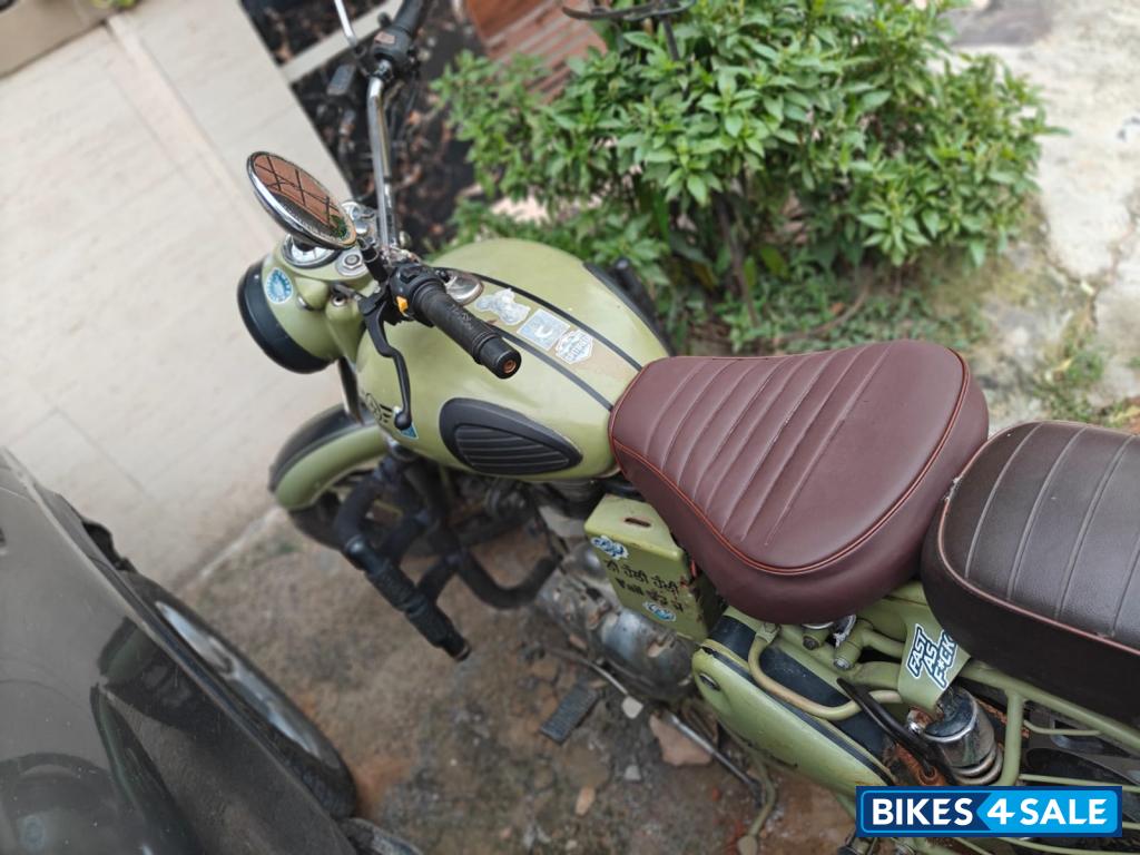 Pista Green Royal Enfield Classic Desert Storm Pista Green Royal Enfield Classic Desert Storm