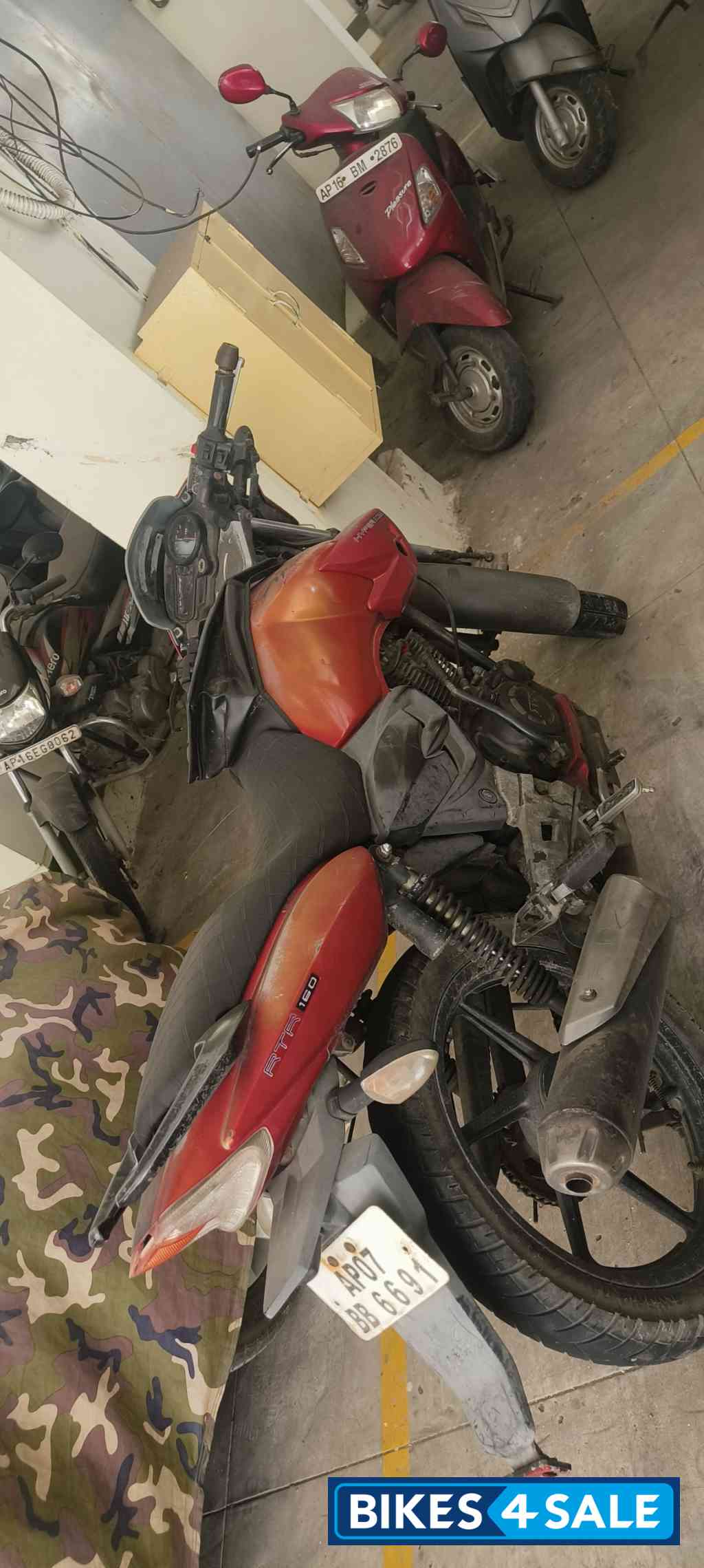 Red TVS Apache RTR 160