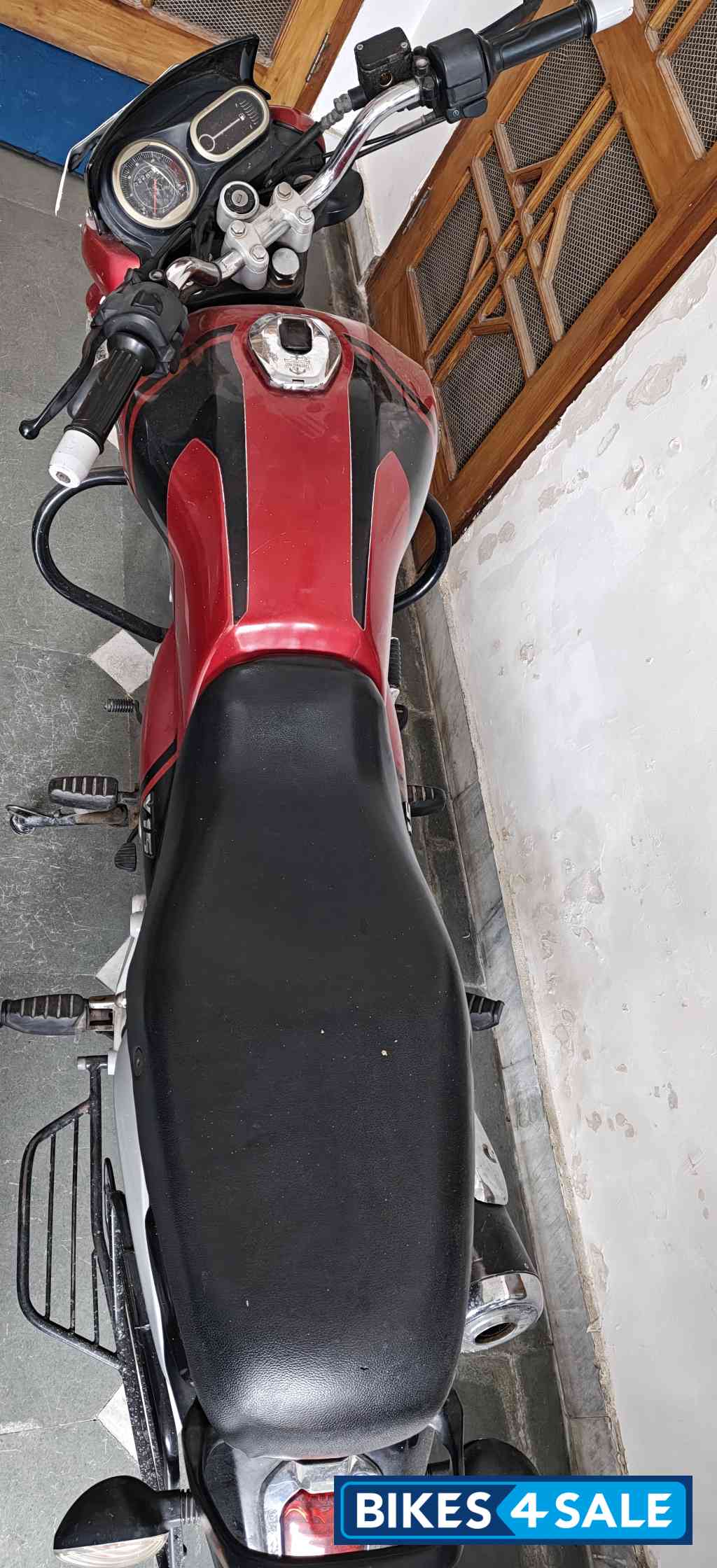 Bajaj V15