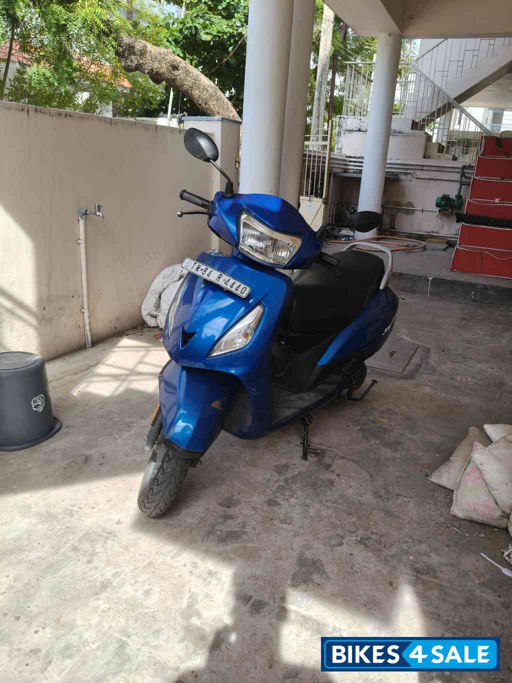 Blue TVS Jupiter Classic 110