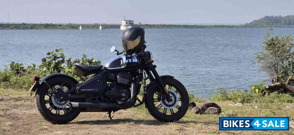 Jawa 42 Bobber Black Mirror