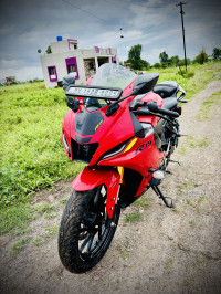 Red Black Yamaha R15 V4