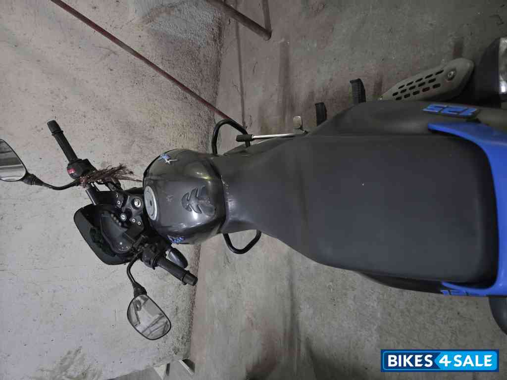 Bajaj Pulsar 125 Neon