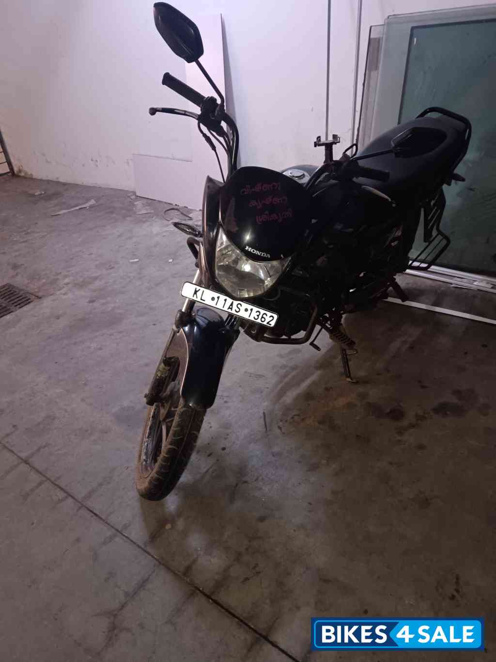 Black Honda Dream Neo