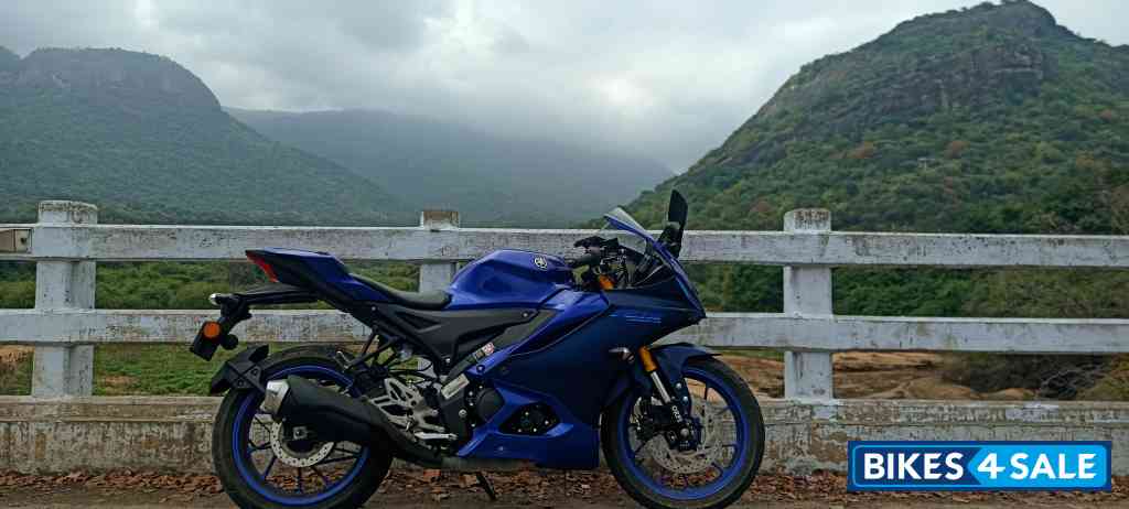 Racing Blue Yamaha R15 V4 Racing Blue Yamaha R15 V4