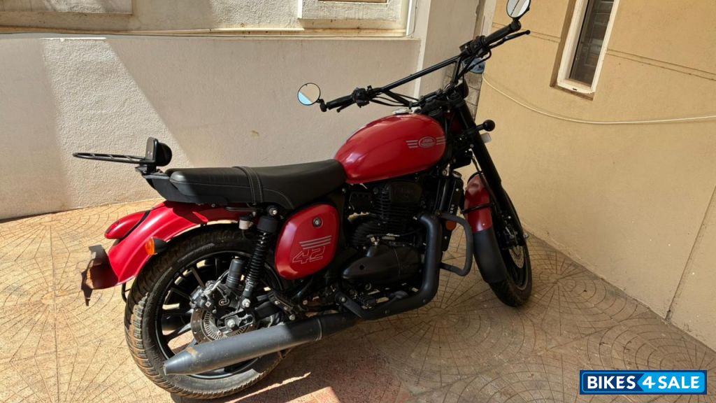 Red & Black Jawa 42 Dual Channel ABS Orion Red Red & Black Jawa 42 Dual Channel ABS Orion Red