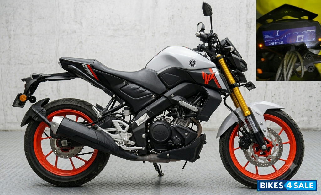 White Orange Yamaha MT-15 Ver 2.0 White Orange Yamaha MT-15 Ver 2.0