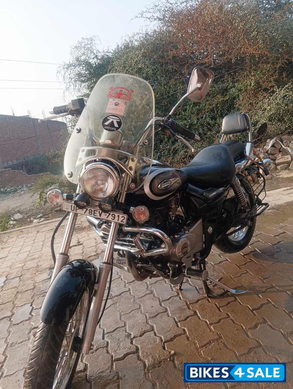 Black Bajaj Avenger Cruise 220 Black Bajaj Avenger Cruise 220