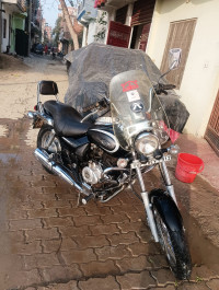 Black Bajaj Avenger Cruise 220