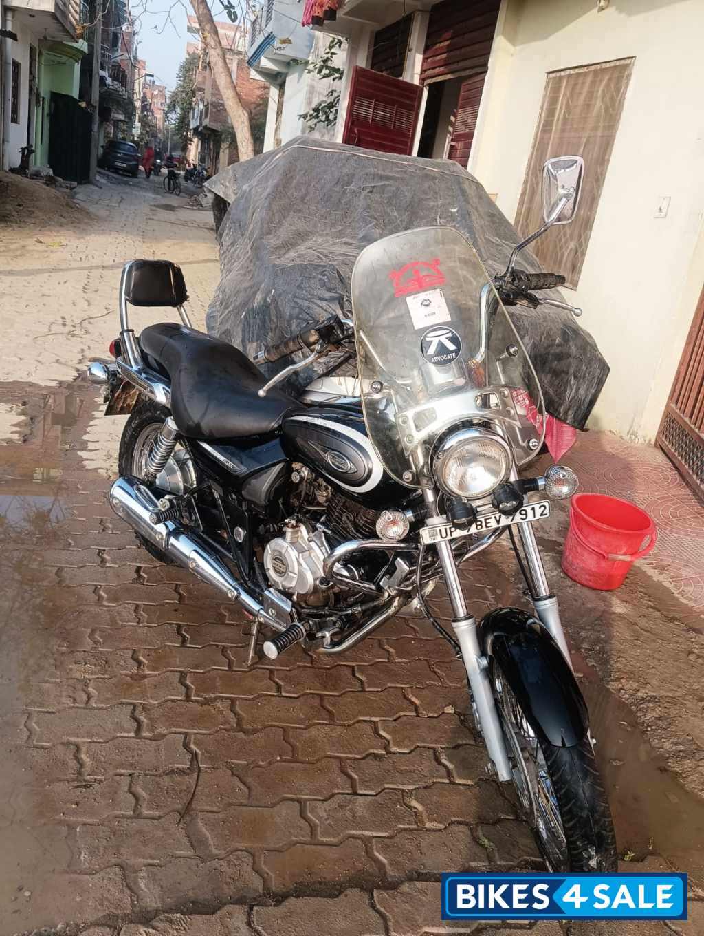 Black Bajaj Avenger Cruise 220 Black Bajaj Avenger Cruise 220