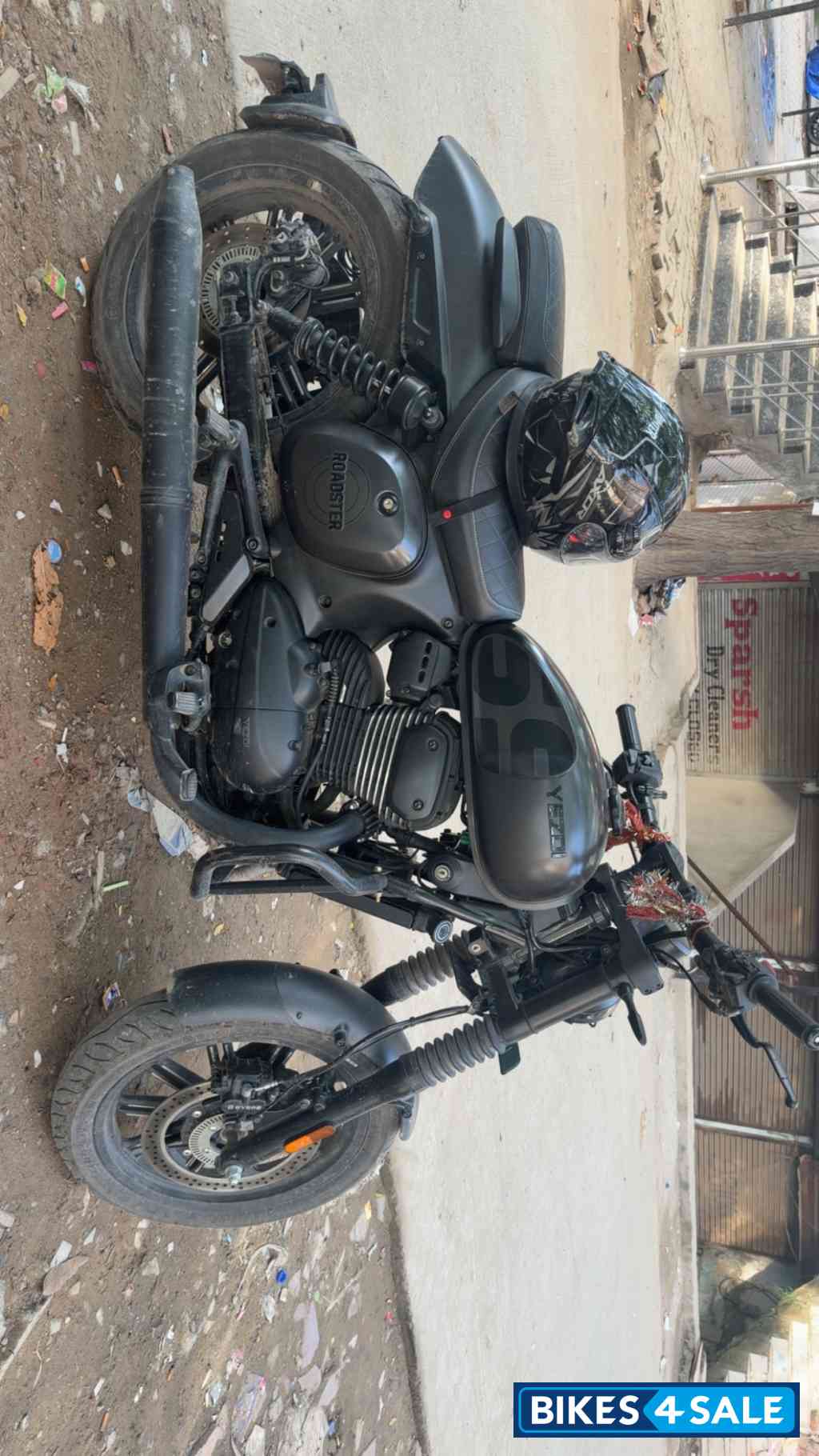 Shadow Black Top Variant Yezdi Roadster 2026