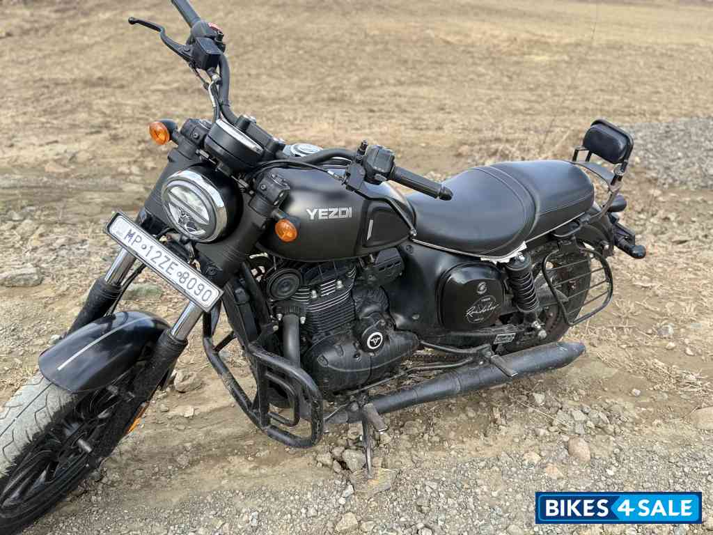 Black Yezdi Roadster Dark Black Yezdi Roadster Dark
