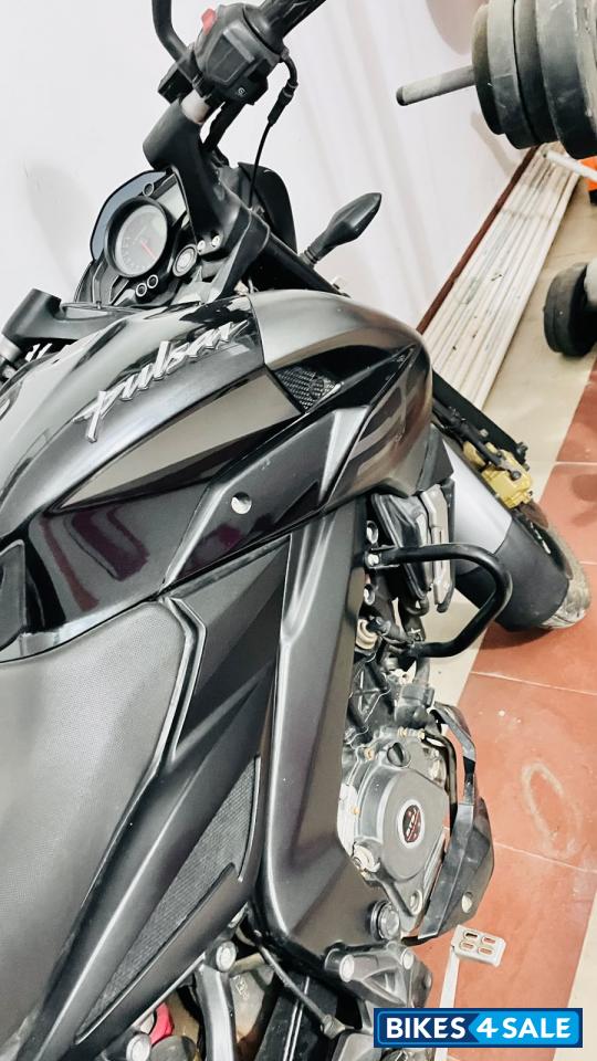 Black Bajaj Pulsar NS200