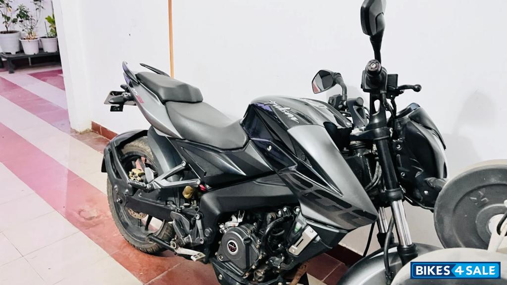 Black Bajaj Pulsar NS200 Black Bajaj Pulsar NS200
