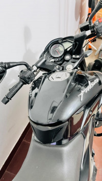 Black Bajaj Pulsar NS200