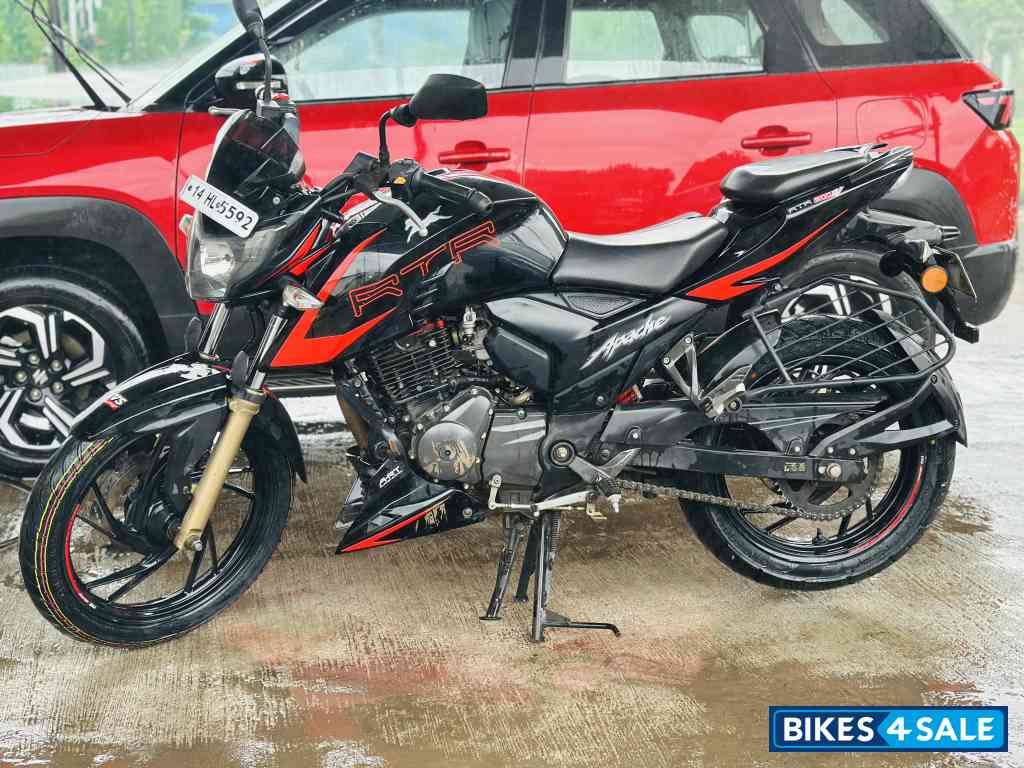 Black TVS Apache RTR 200 4V ABS Race Edition 2.0 Black TVS Apache RTR 200 4V ABS Race Edition 2.0