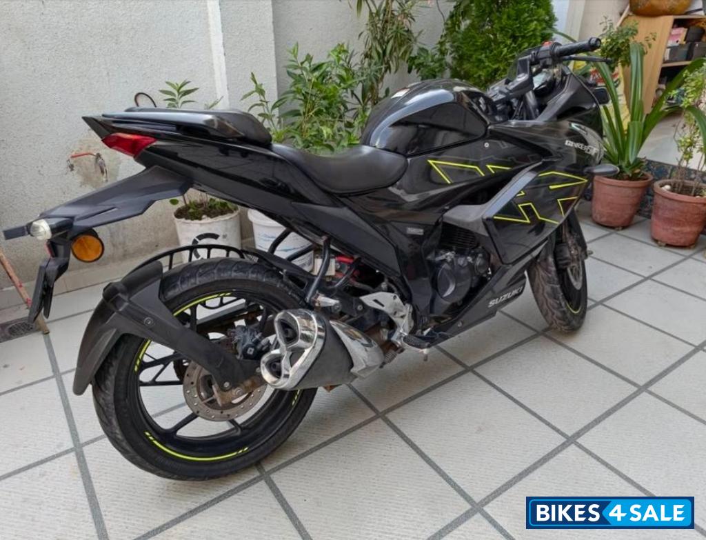 Suzuki Gixxer SF Suzuki Gixxer SF