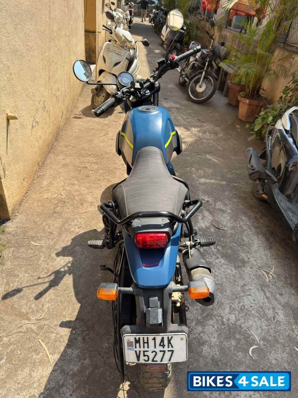 Skyline Blue Royal Enfield Scram 411 Skyline Blue Royal Enfield Scram 411