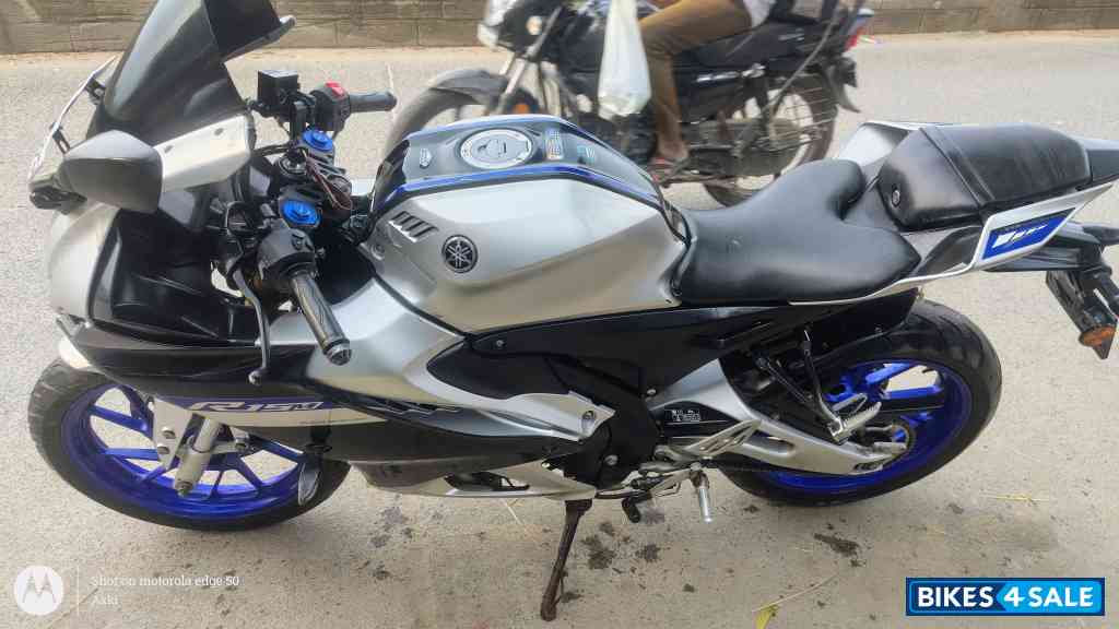 White Metallic Yamaha R15M White Metallic Yamaha R15M