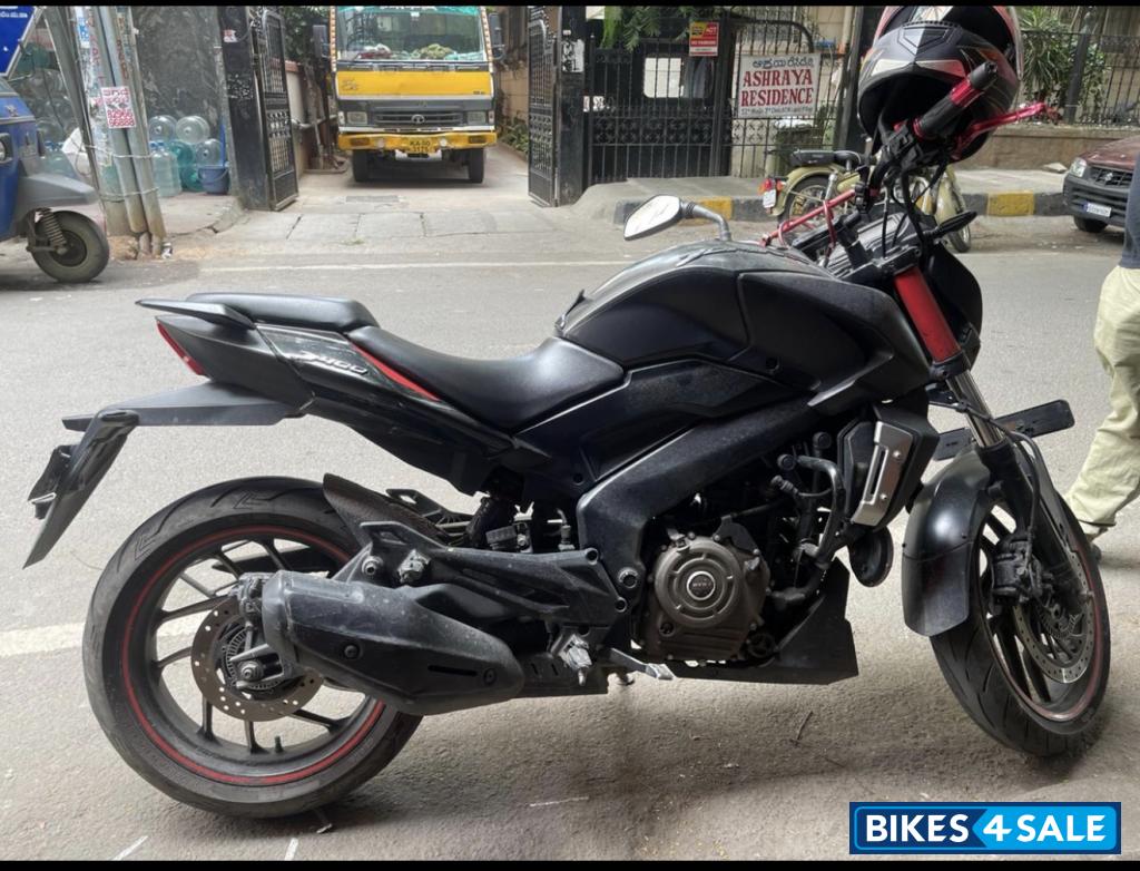 Matte Black Bajaj Dominar 400 Disc