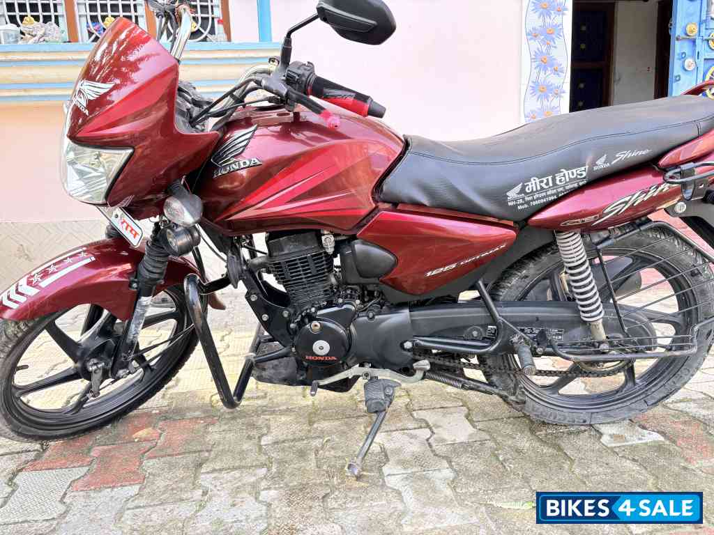 Maroon Honda Shine 125