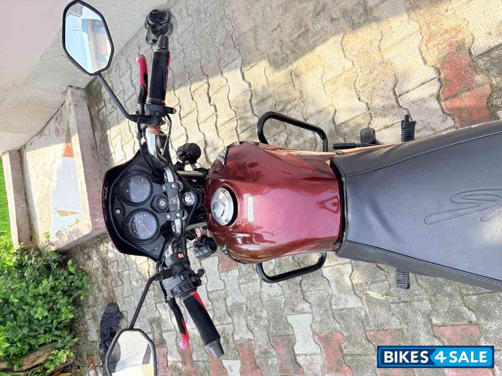 Maroon Honda Shine 125