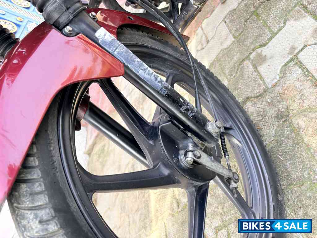 Maroon Honda Shine 125