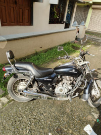 Black Bajaj Avenger 220 DTS-i