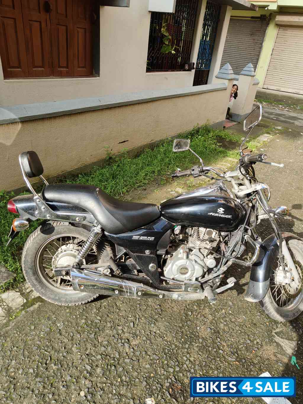 Black Bajaj Avenger 220 DTS-i Black Bajaj Avenger 220 DTS-i