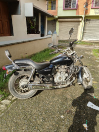 Black Bajaj Avenger 220 DTS-i
