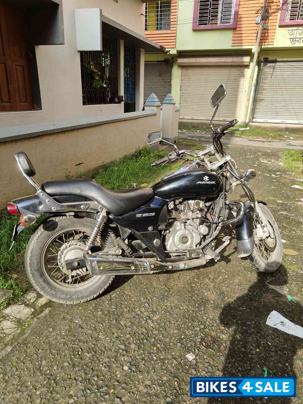 Black Bajaj Avenger 220 DTS-i Black Bajaj Avenger 220 DTS-i