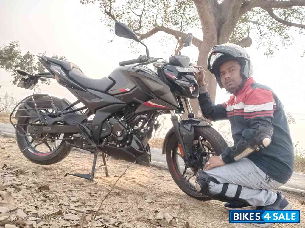 Black Bajaj Pulsar N160 Dual Channel ABS