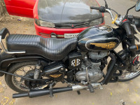 Black Royal Enfield Bullet 500