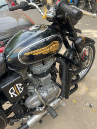 Black Royal Enfield Bullet 500