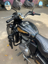 Black Royal Enfield Bullet 500