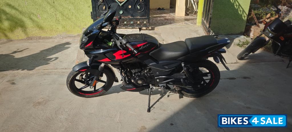 Bajaj Pulsar 220F BS6