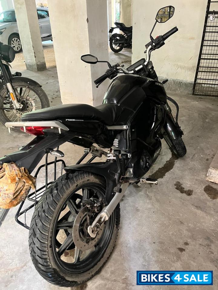 Black Revolt RV 400