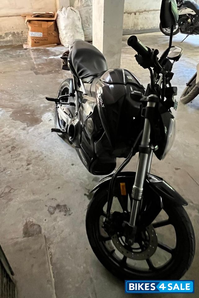 Black Revolt RV 400 Black Revolt RV 400