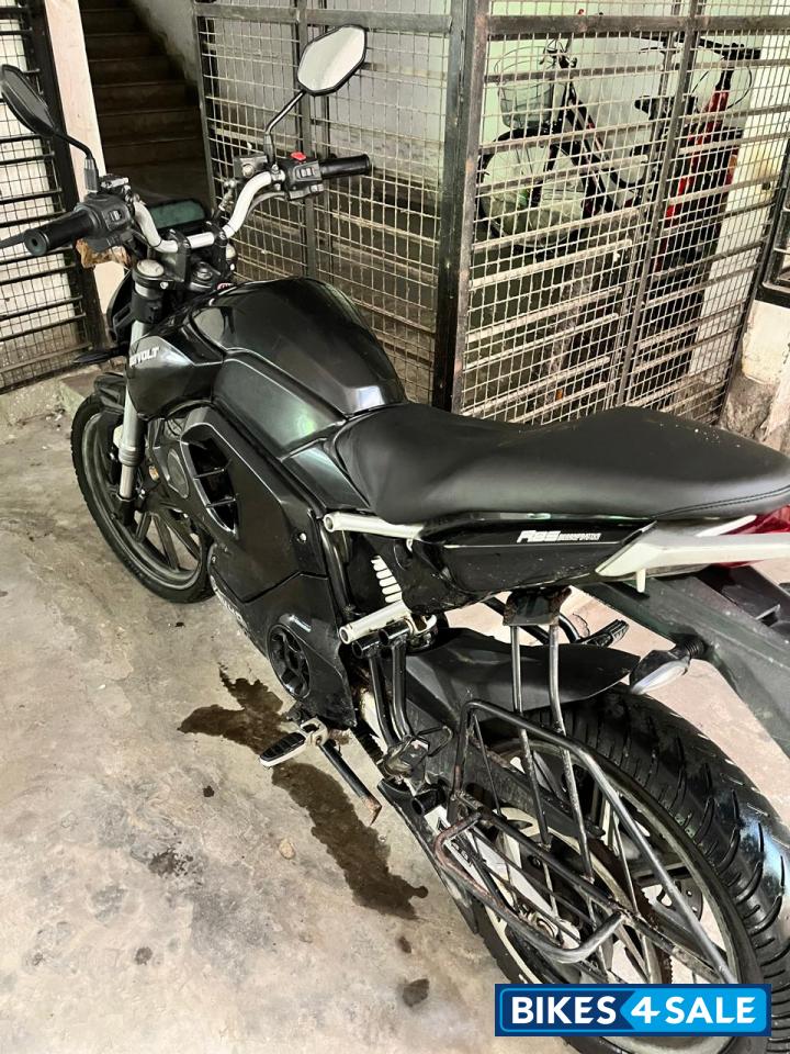 Black Revolt RV 400 Black Revolt RV 400