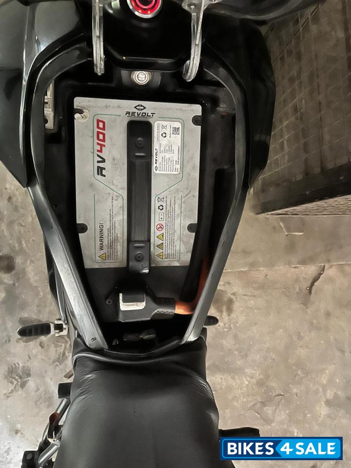 Black Revolt RV 400 Black Revolt RV 400
