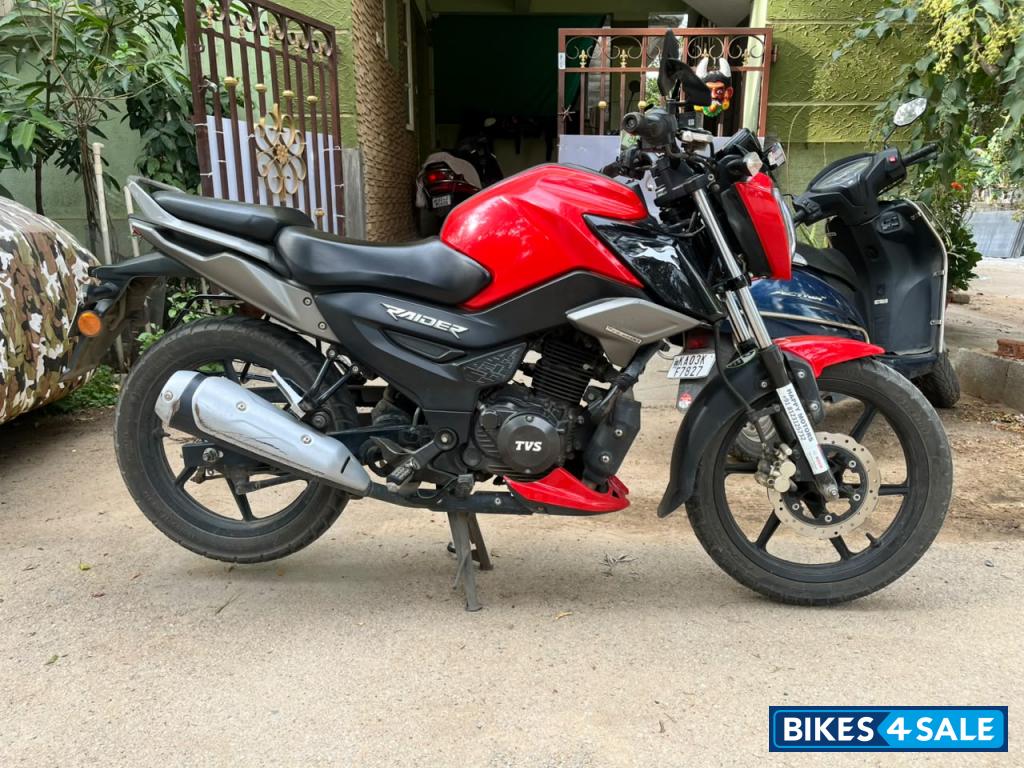 TVS Raider Split Seat