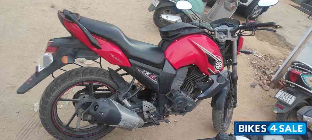 Dual Tone: Red & Grey Yamaha FZ-S Dual Tone: Red & Grey Yamaha FZ-S