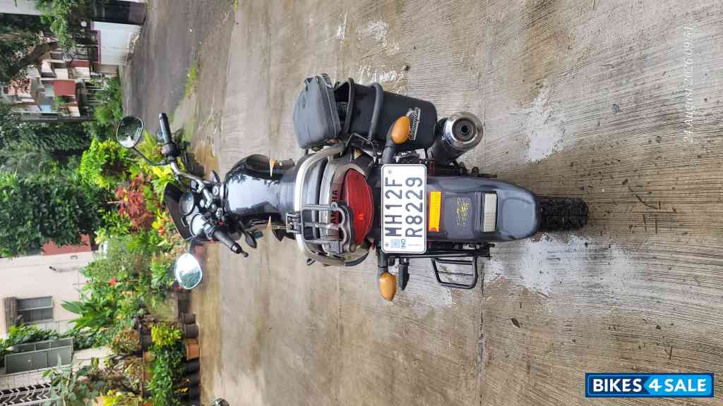 Black Yamaha G5