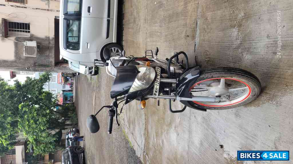 Black Yamaha G5 Black Yamaha G5