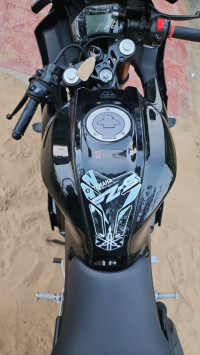 Metallic Black Yamaha R15 V4 2025
