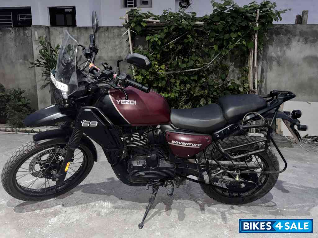 Black Maroon Yezdi Adventure 2025 Black Maroon Yezdi Adventure 2025