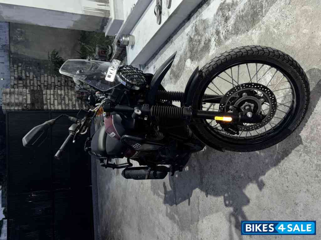 Black Maroon Yezdi Adventure 2025 Black Maroon Yezdi Adventure 2025