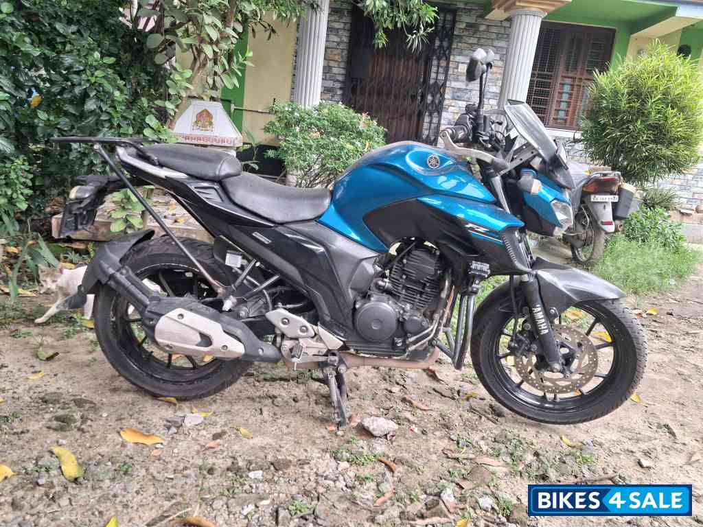Cayan Mettalic Yamaha FZ25
