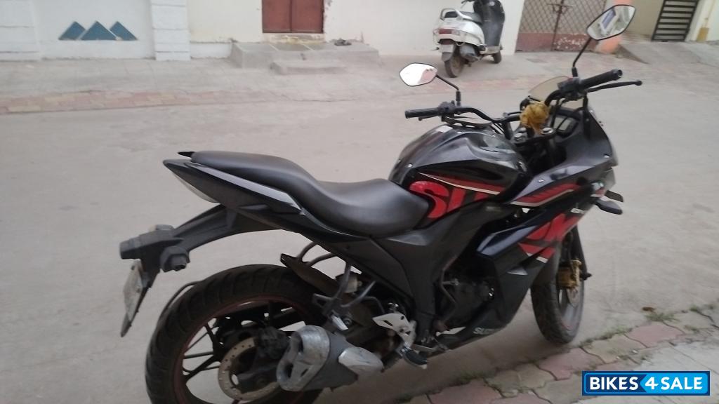 Black Suzuki Gixxer SF